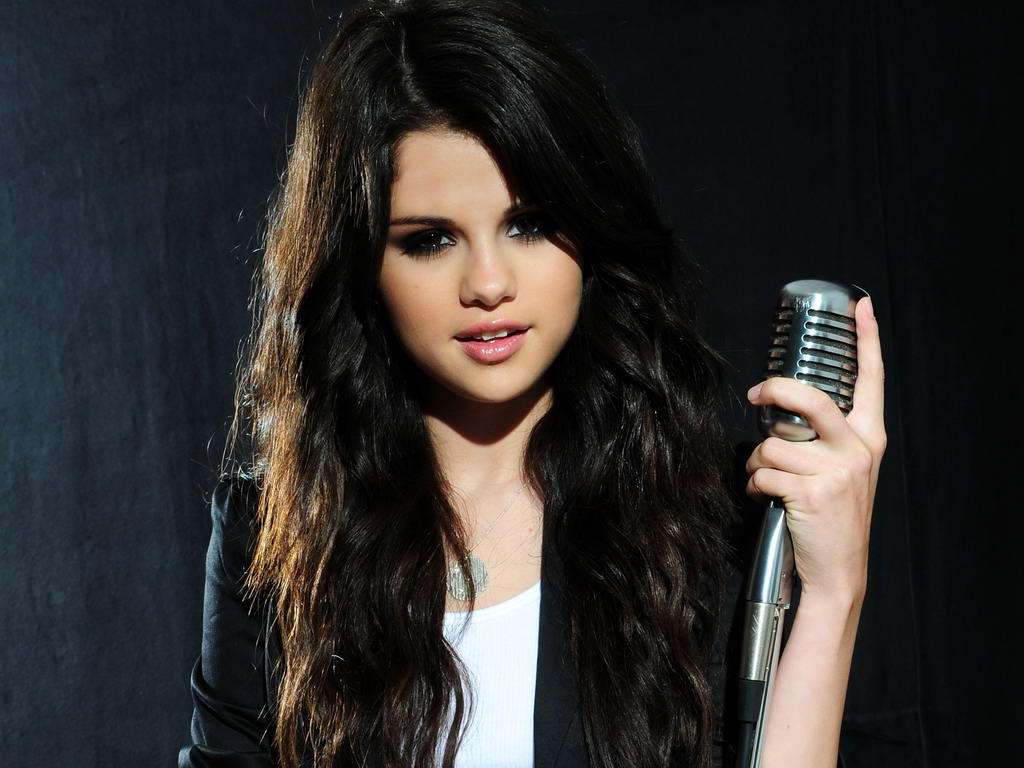 Selena Gomez in Popular and Bea...
